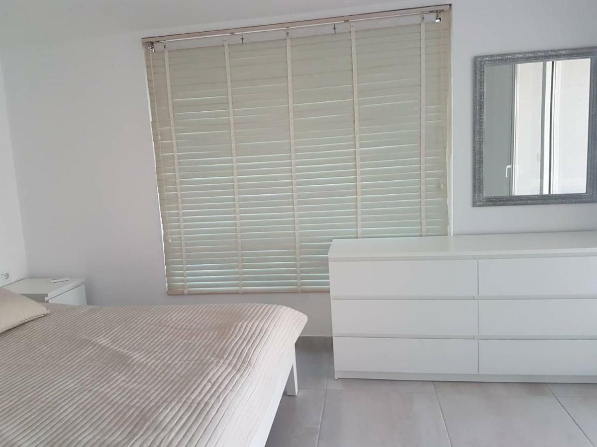 Ferienwohnung Sea Front Penthouse Sarandë Exterior foto