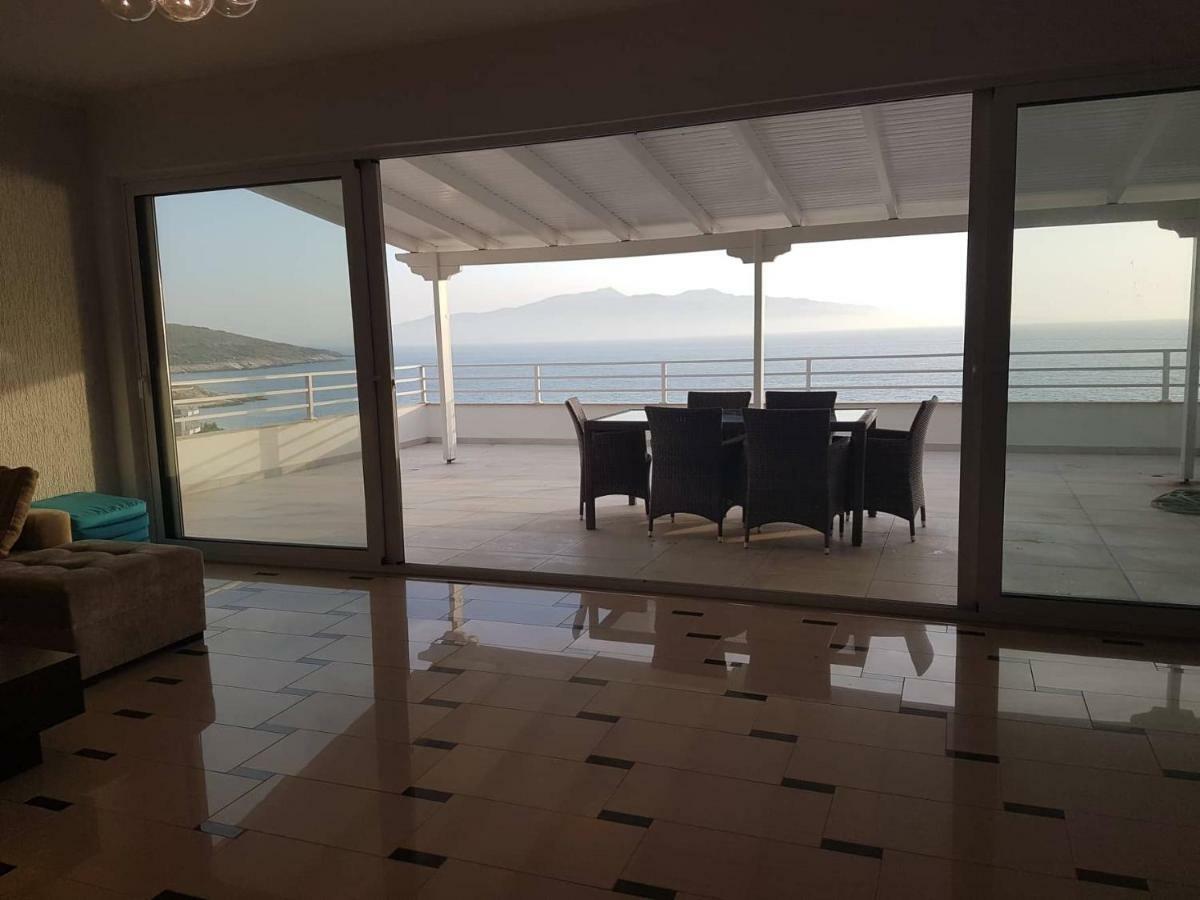 Ferienwohnung Sea Front Penthouse Sarandë Exterior foto